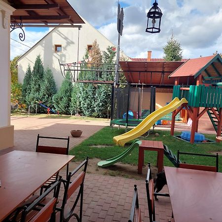 Gyulai Meseház Apartman Exterior foto