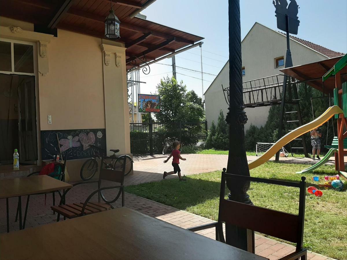 Gyulai Meseház Apartman Exterior foto