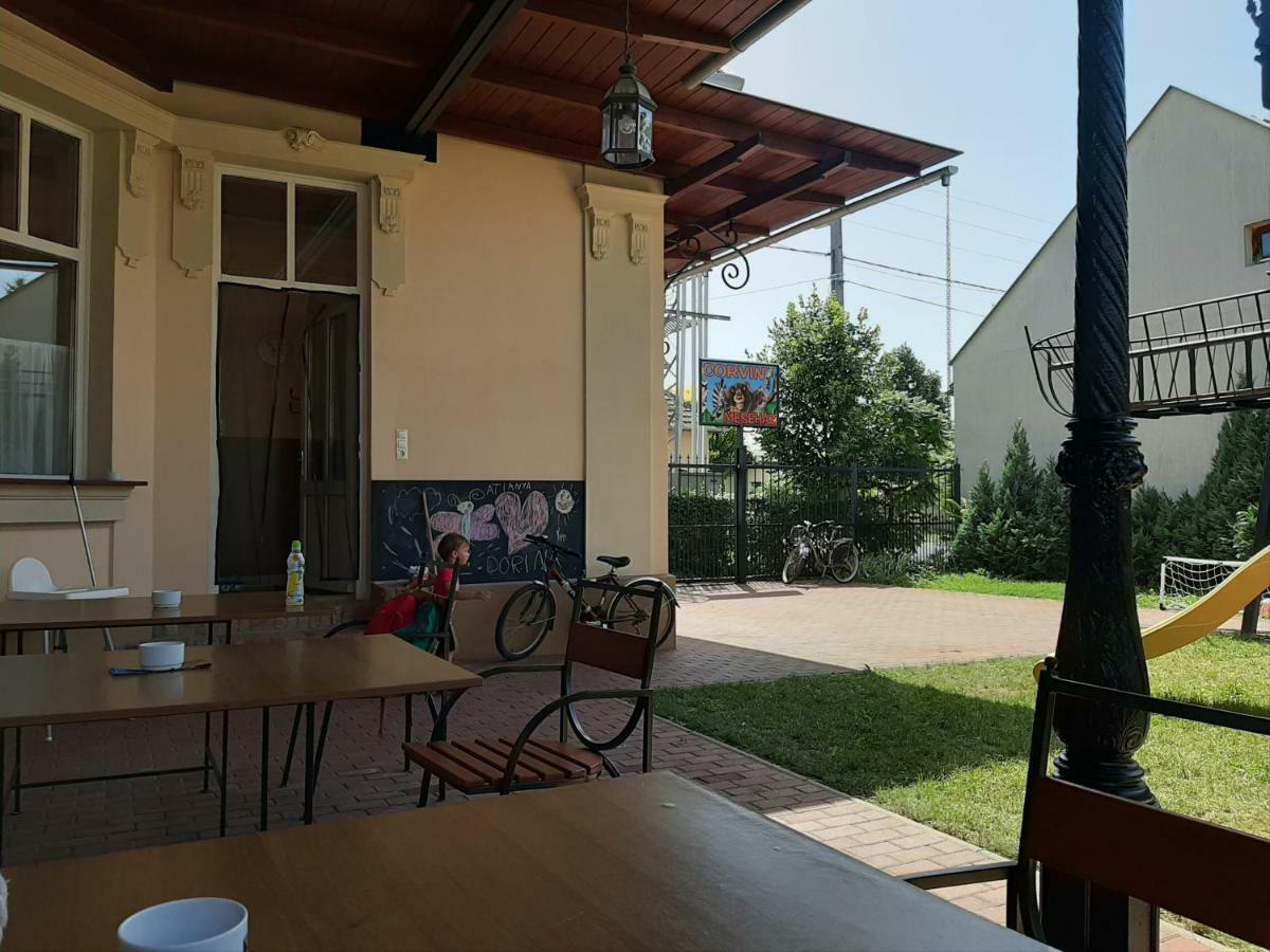 Gyulai Meseház Apartman Exterior foto